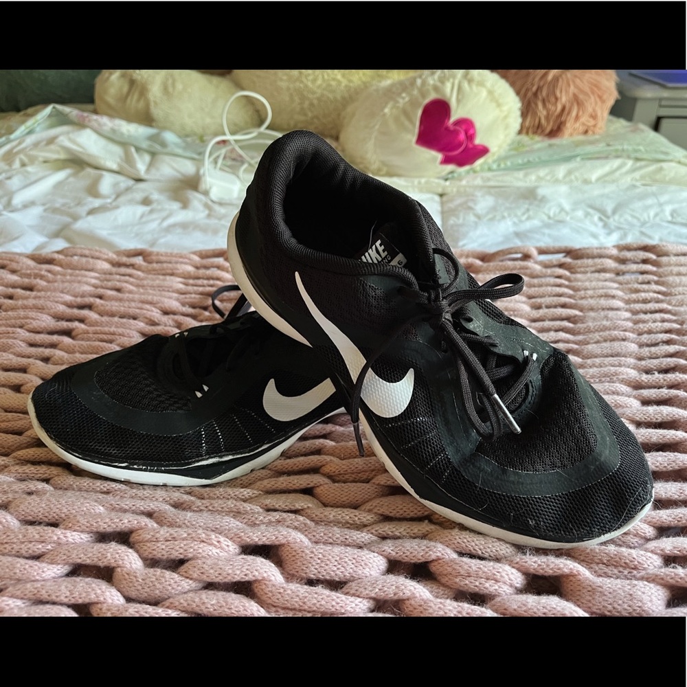 Nike tennis shoes